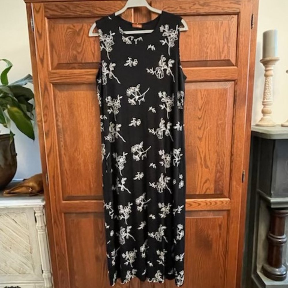 Vintage black and white floral sleeveless dress